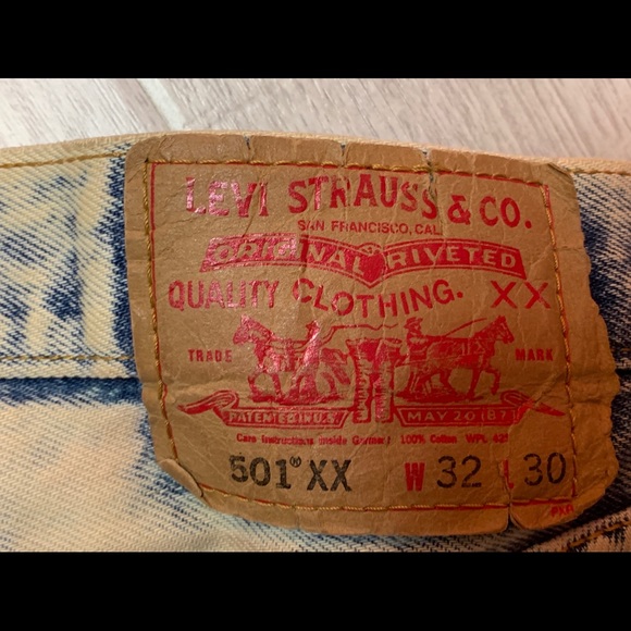 Acid Washed Levi Cutoffs - Picture 4 of 4